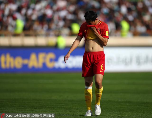 大胸美女挤奶